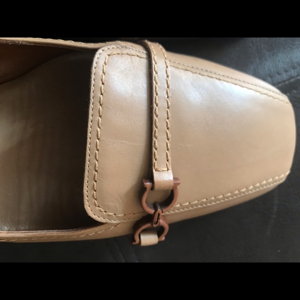 Salvatore Ferragamo size9B Tan Leather loafers.